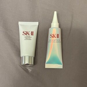 Facial Treatment Cleanser and GenOptics Aura Essence Set